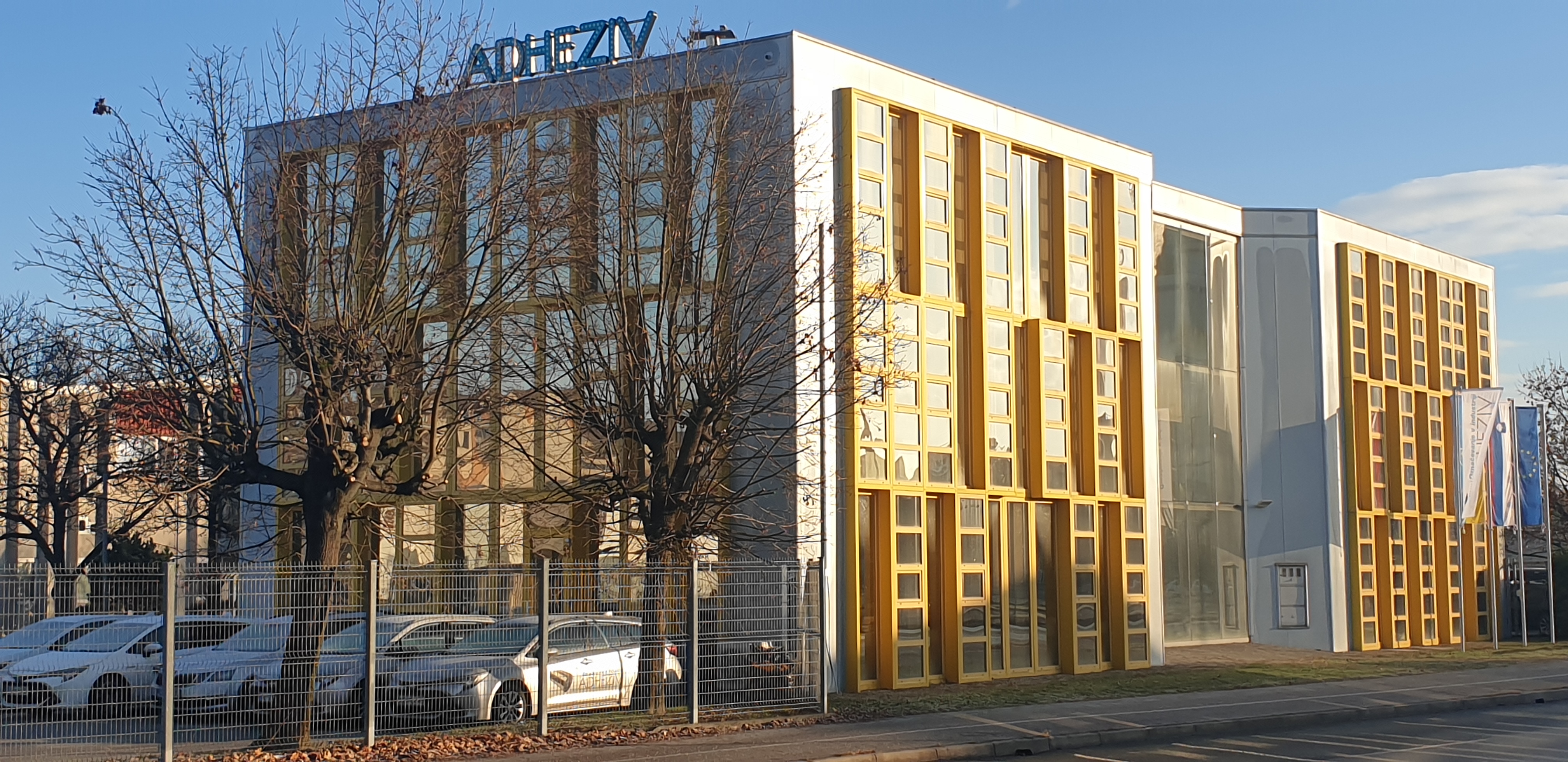 Poslovna zgradba
